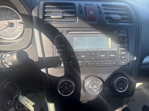 Used 2015 Subaru Forester 2.5i AWD/4WD image 8