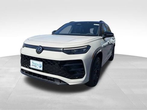 New 2026 Volkswagen Tiguan SE R-Line image 3