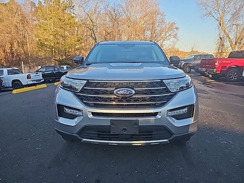 Used 2021 Ford Explorer XLT w/ Equipment Group 202A image 2