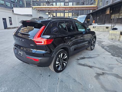 Certified 2023 Volvo XC40 B5 Plus w/ Protection Package Premier image 4