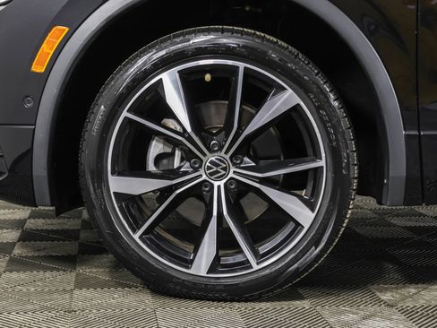 Used 2023 Volkswagen Tiguan SEL R-Line image 23