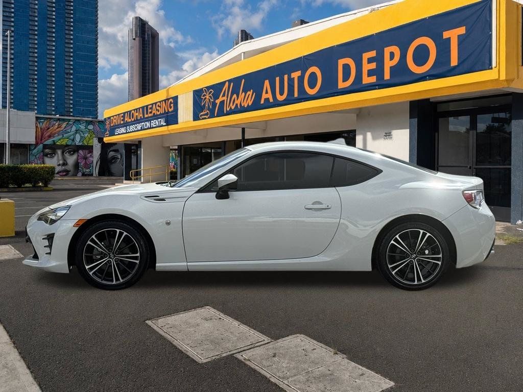 Used 2017 Toyota 86 RWD image 2