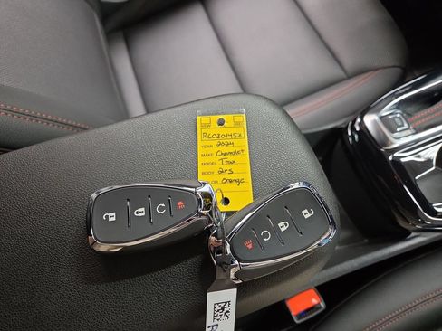Used 2024 Chevrolet Trax RS w/ Sunroof Package FWD image 15