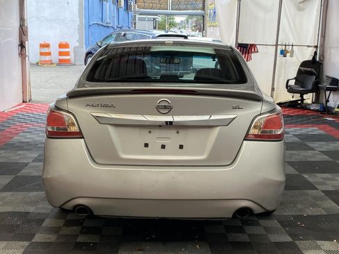 Used 2015 Nissan Altima 2.5 SL w/ Technology Package FWD image 5