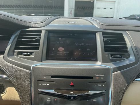Used 2013 Lincoln MKS FWD image 26