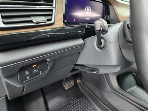 Used 2025 Volkswagen Atlas SE image 45