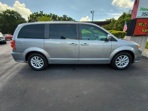 Used 2019 Dodge Grand Caravan SXT image 8