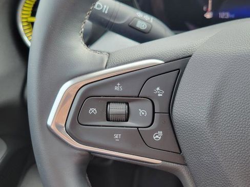 Used 2024 Chevrolet Trax LT w/ Driver Confidence Package image 13