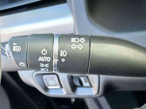 Used 2023 GMC Acadia SLT w/ Elevation Edition image 22