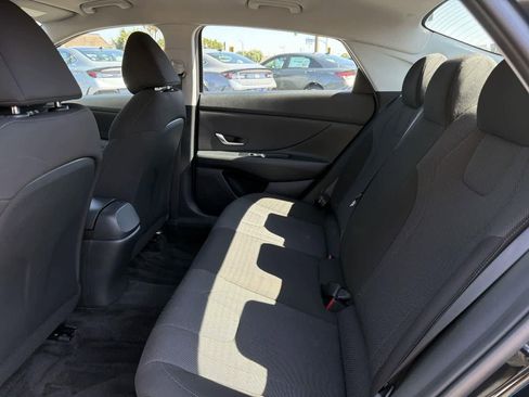 Used 2023 Hyundai Elantra SE image 28