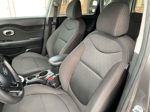 Used 2018 Kia Soul FWD image 6