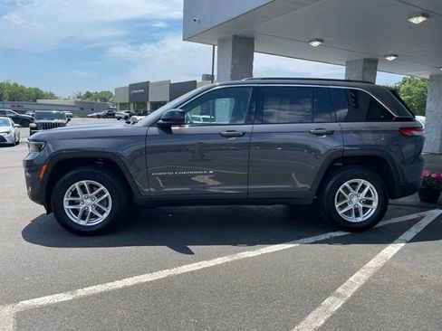 Used 2025 Jeep Grand Cherokee Laredo X AWD/4WD image 8