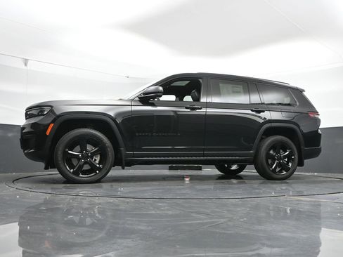 New 2025 Jeep Grand Cherokee L Altitude image 44