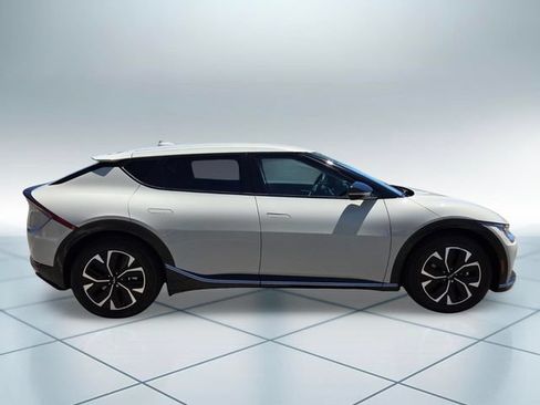Used 2022 Kia EV6 Wind RWD image 3