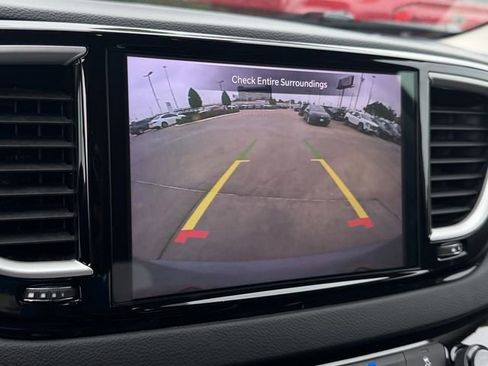 Used 2022 Chrysler Pacifica Touring-L FWD image 16