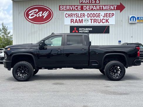 Used 2021 Chevrolet Silverado 2500 Custom w/ Custom Value Package AWD/4WD image 2