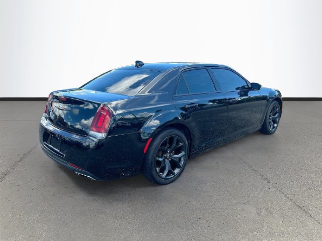 Used 2022 Chrysler 300 S RWD image 28