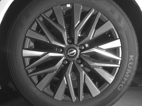 Used 2025 Nissan Altima 2.5 SV FWD image 14