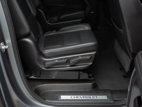 Used 2021 Chevrolet Suburban LT image 18