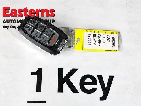 Used 2024 Chrysler Pacifica Select image 25