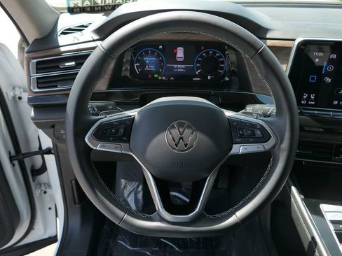 Used 2025 Volkswagen Atlas SE FWD image 16