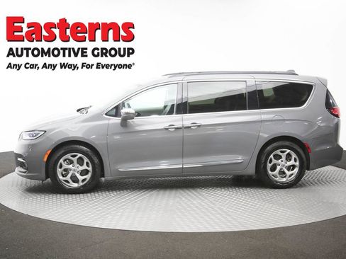 Used 2022 Chrysler Pacifica Limited image 57