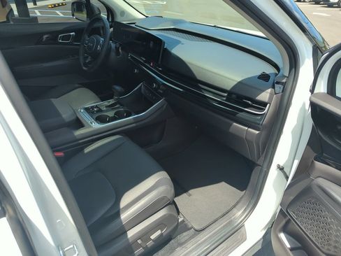 Used 2025 Kia Carnival SX Prestige FWD image 43
