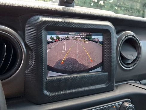 Used 2022 Jeep Wrangler Unlimited Sport AWD/4WD image 4