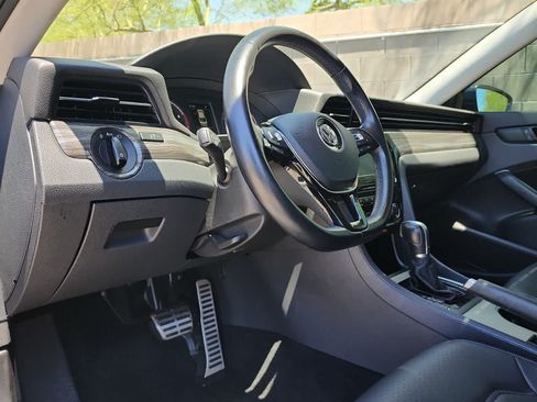 Used 2020 Volkswagen Passat 2.0T R-Line FWD image 10