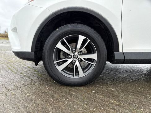 Used 2018 Toyota RAV4 XLE image 27