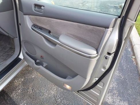 Used 2010 Toyota Sienna LE FWD image 14