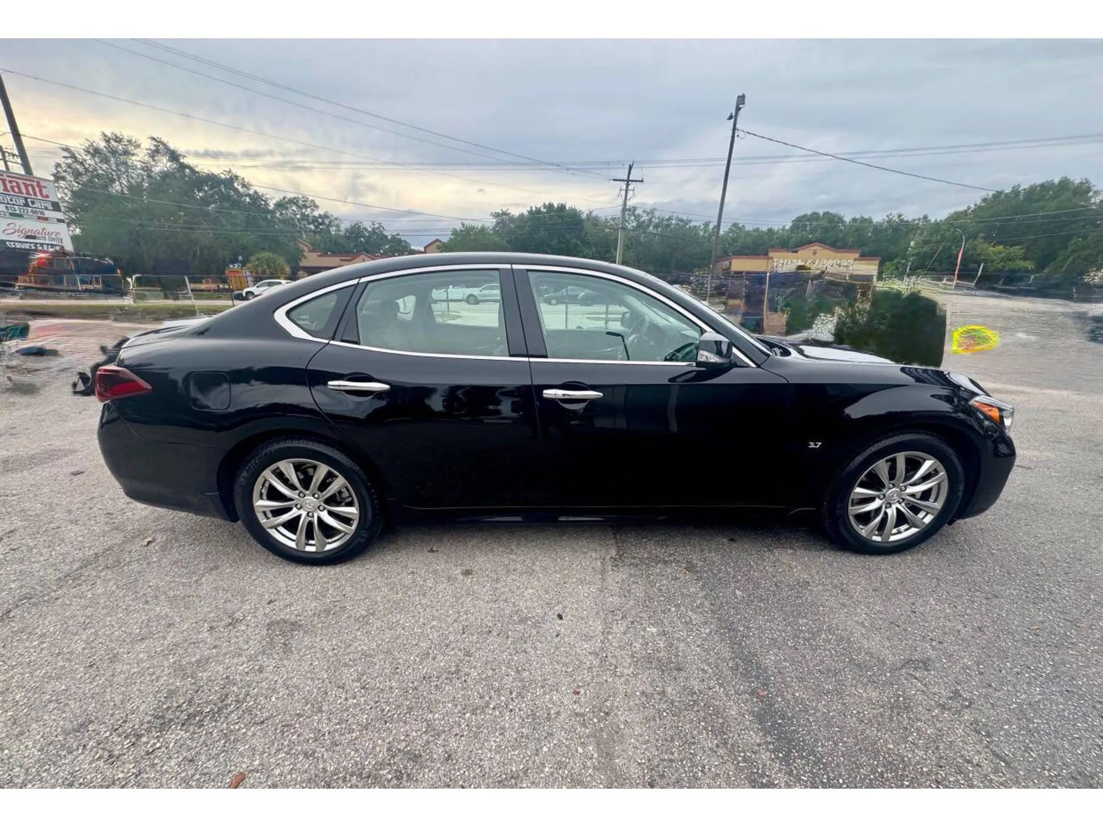Used 2019 INFINITI Q70 Luxe RWD image 5