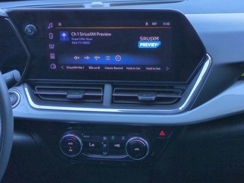 Used 2025 Chevrolet Trax LT FWD image 21