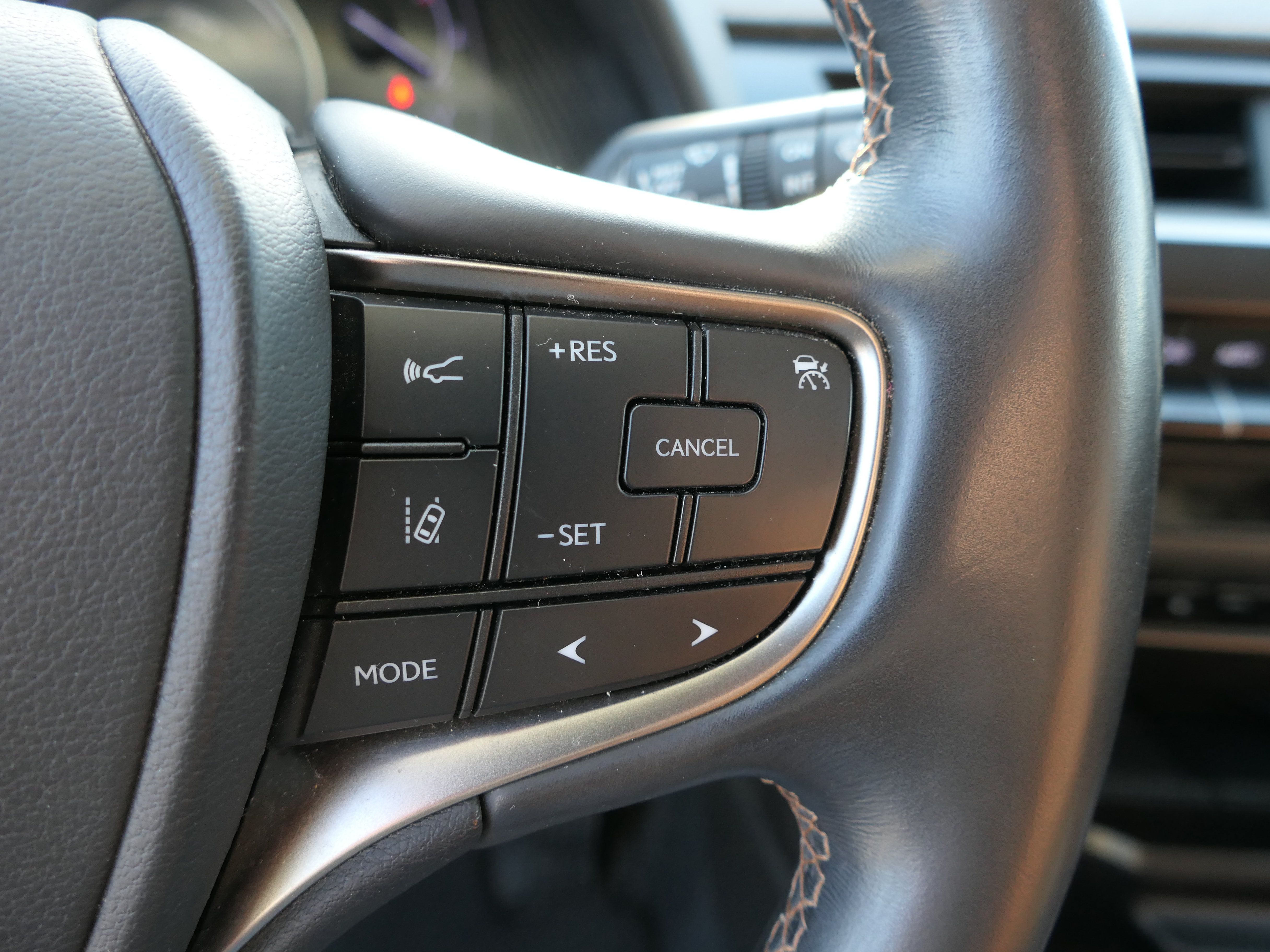 Used 2019 Lexus UX 250h w/ Premium Package AWD/4WD image 17