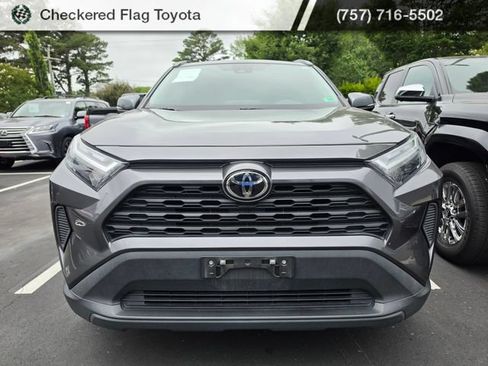 Used 2022 Toyota RAV4 XLE w/ Convenience Package FWD image 2