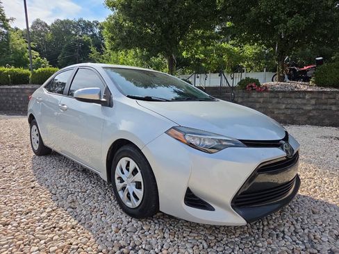 Used 2017 Toyota Corolla XLE FWD image 1