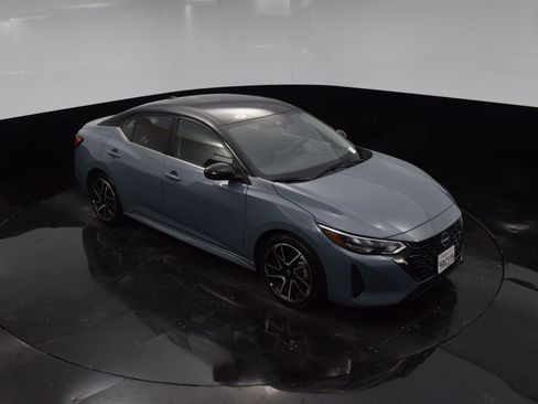 Used 2025 Nissan Sentra SR image 24