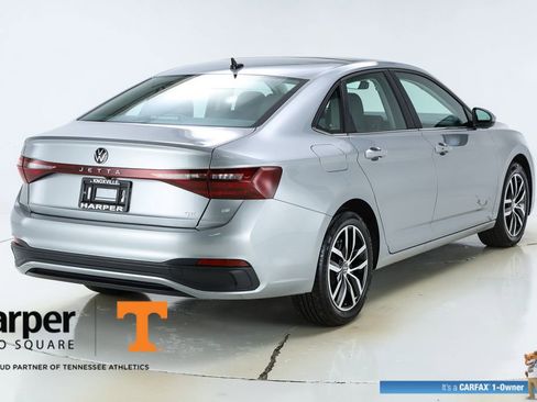 Used 2025 Volkswagen Jetta SE w/ Sunroof Package image 46