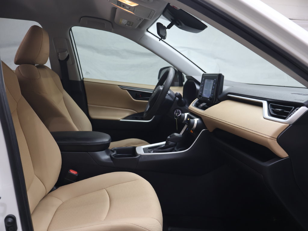 Used 2020 Toyota RAV4 LE FWD image 9