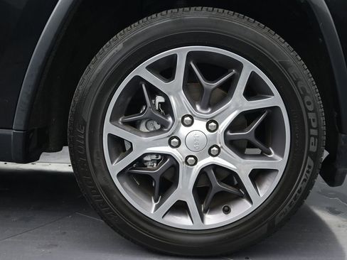 Used 2019 Jeep Grand Cherokee Limited image 9