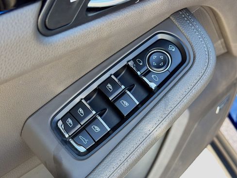 Used 2024 Porsche Macan image 23