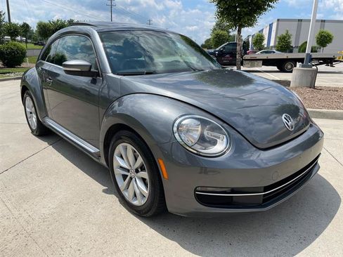Used 2013 Volkswagen Beetle TDI FWD image 4