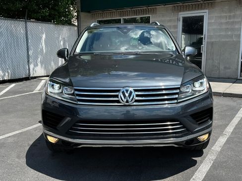 Used 2016 Volkswagen Touareg VR6 AWD/4WD image 2
