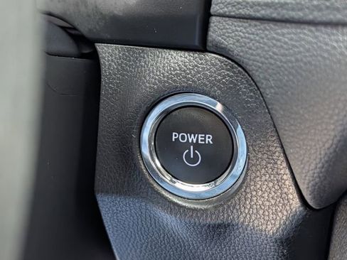 Used 2025 Toyota RAV4 XLE image 19