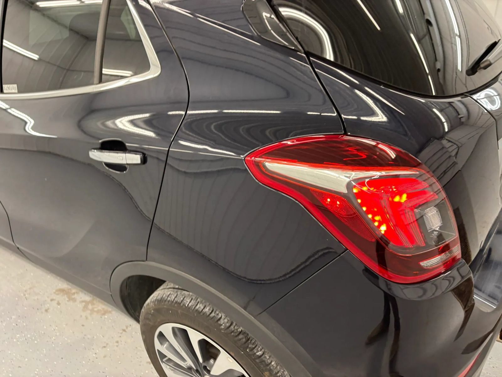 Used 2022 Buick Encore Preferred AWD/4WD image 21