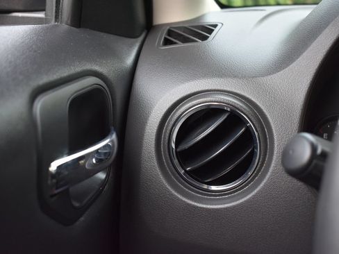 Used 2013 Jeep Patriot Latitude FWD image 23