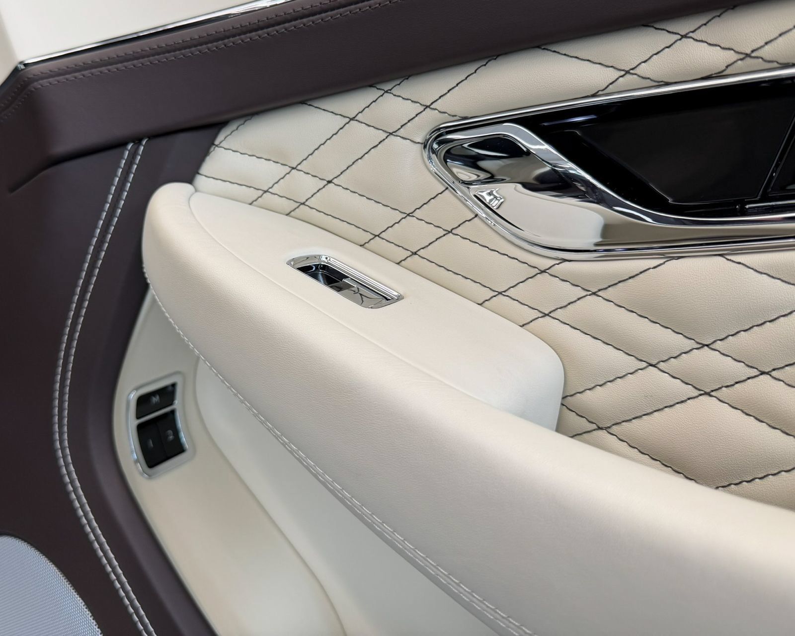 Used 2023 Bentley Continental GT V8 AWD/4WD image 33