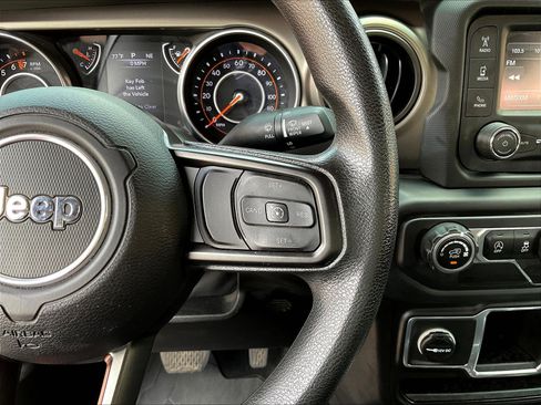 Used 2018 Jeep Wrangler Sport AWD/4WD image 12