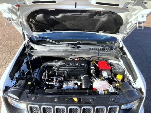 Certified 2022 Jeep Renegade Latitude w/ Convenience Group image 24