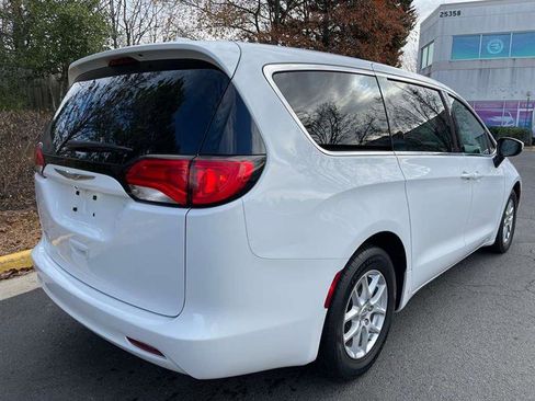 Used 2017 Chrysler Pacifica LX image 7